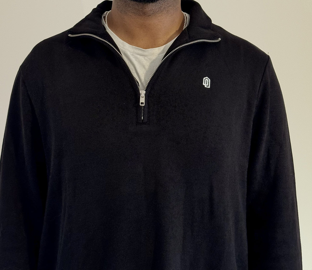Black Limited Edition Quarter Zip Thobe, upper body front view