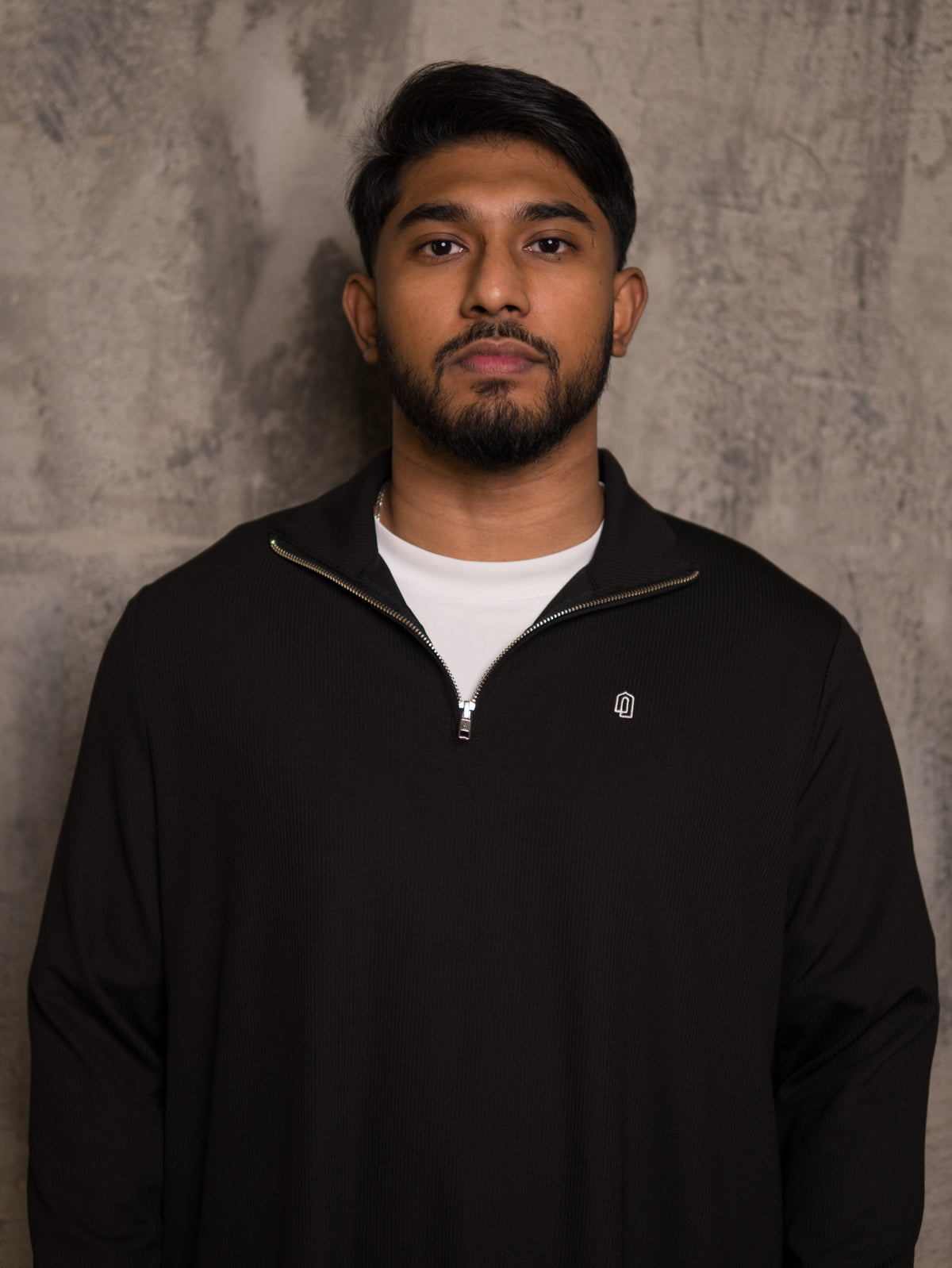 Black Refined Quarter Zip Thobe, upper body front view