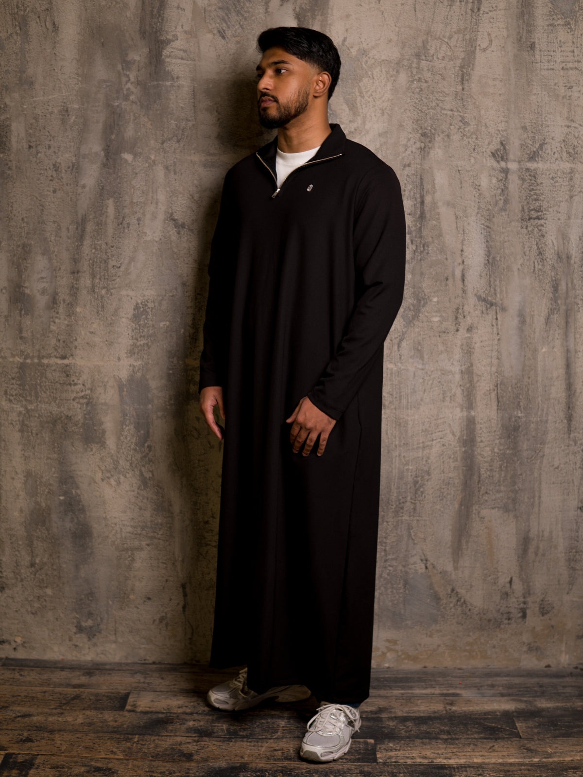 Black Refined Quarter Zip Thobe, three-quarter side view