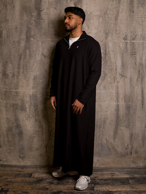 Black Refined Quarter Zip Thobe, three-quarter side view