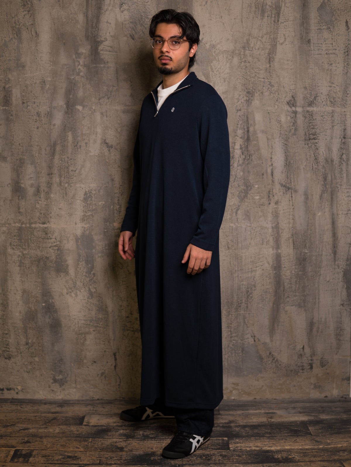Navy Signature Quarter Zip Thobe, three-quarter side view