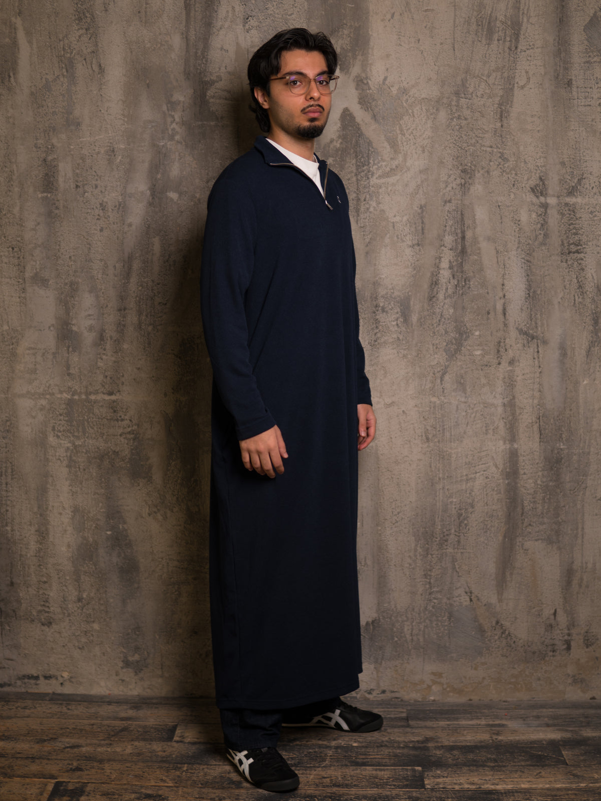 Navy Signature Quarter Zip Thobe, side profile view
